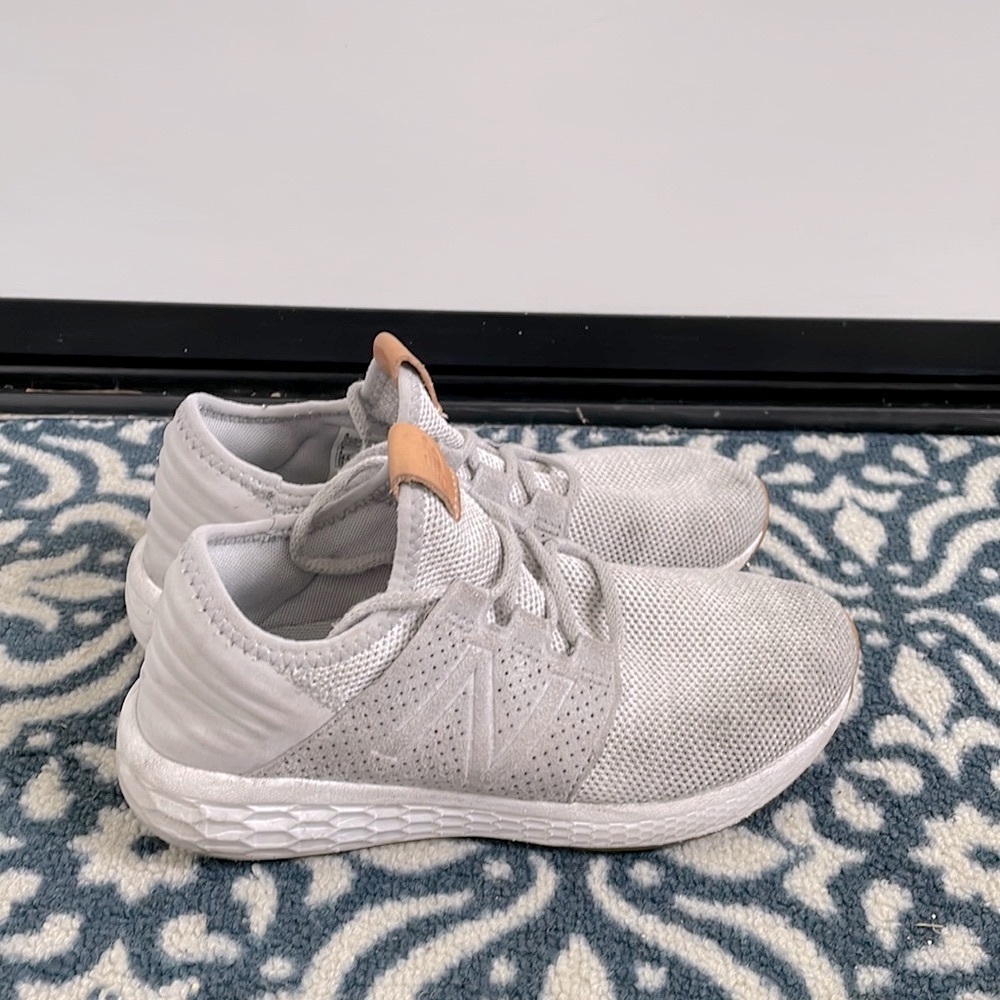 Women New Balance Fresh Foam-Size 6